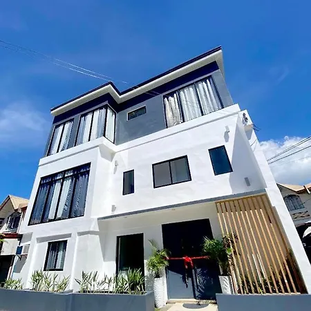 New Modern Home Near Airport, Beach And Fast Wi-Fi